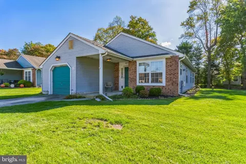 18 Lakebridge Dr, Woodbury, NJ 08096