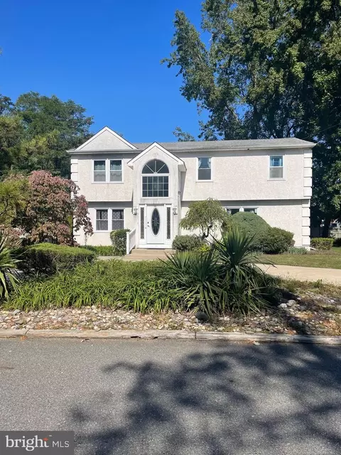 1154 Bennett Dr, Woodbury, NJ 08096