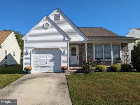 606 Maui Dr, Williamstown, NJ 08094