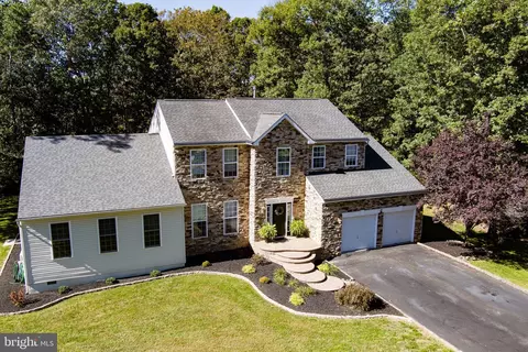 595 Forsythia Dr, Vineland, NJ 08360