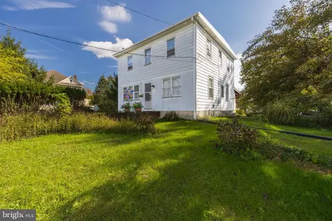 306 W Clayton Ave, Clayton, NJ 08312