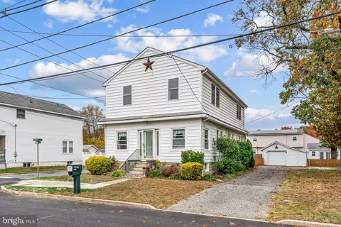 1111 Brewer Ave, West Deptford, NJ 08093