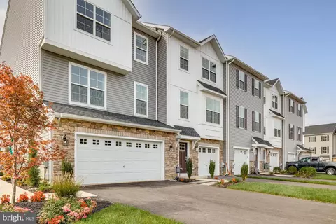 13 Aviary Rd, West Deptford, NJ 08086
