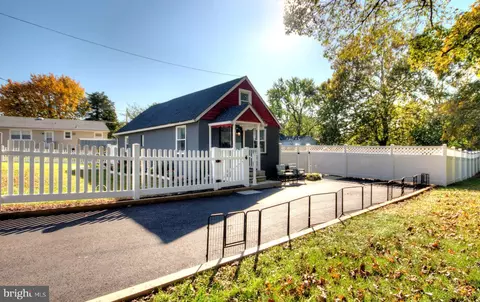 12 N Main St, Clayton, NJ 08312