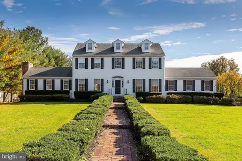 111 Spring Hill Dr, Woolwich Township, NJ 08085