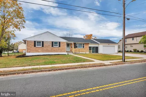 59 S School St, Gibbstown, NJ 08027