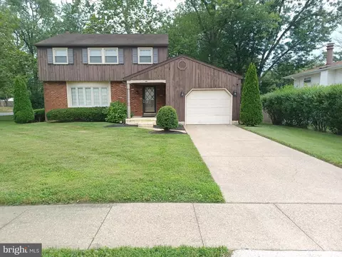 2 Hyannis Ave, Blackwood, NJ 08012