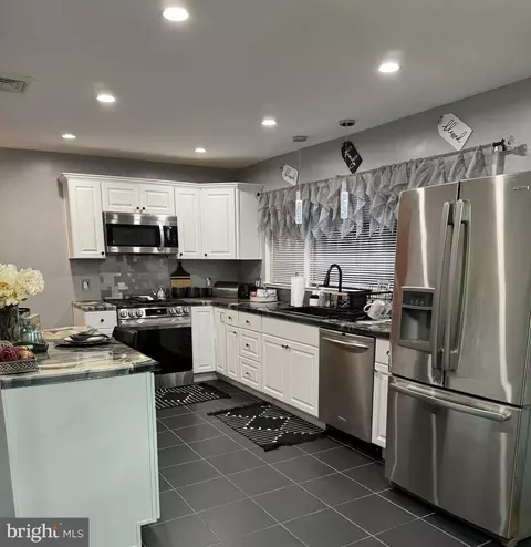 697 Porchtown Rd, Franklinville, NJ 08322