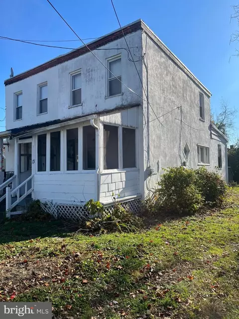 13 Stuart St, Woodbury, NJ 08096