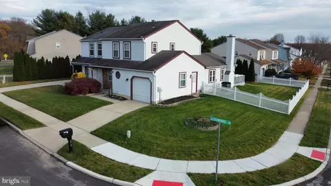 272 Strawbridge Ln, Mullica Hill, NJ 08062