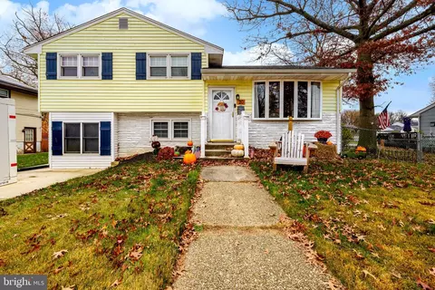 20 Cherry Ln, Woodbury, NJ 08096