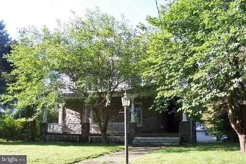 325 Cooper St, Woodbury, NJ 08096