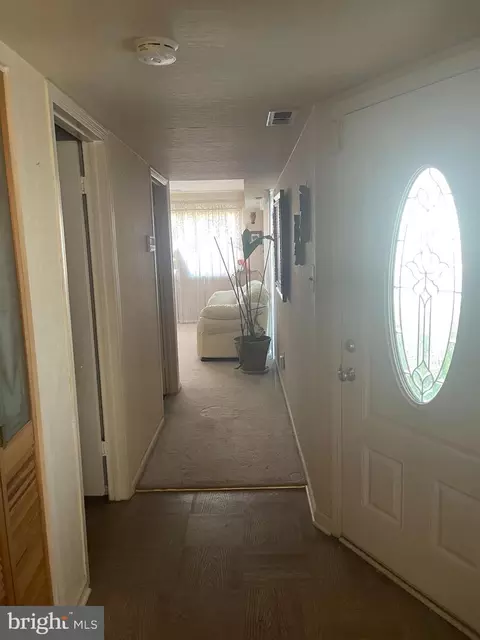 11 Galaxy Ct, Sewell, NJ 08080