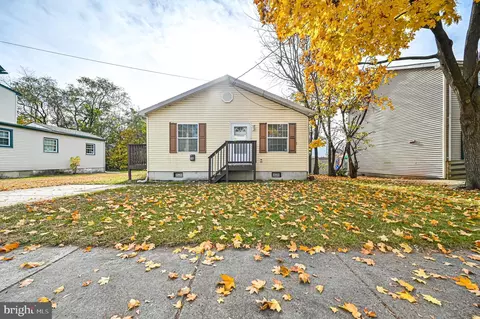 16 E Madison St, Paulsboro, NJ 08066
