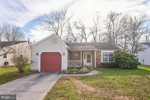 24 Lakebridge Dr, Woodbury, NJ 08096