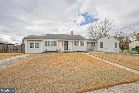 300 Columbus Dr, Mantua, NJ 08051