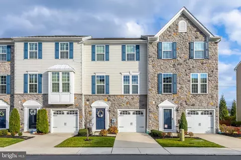 1074 Paladin Pl, Sewell, NJ 08080
