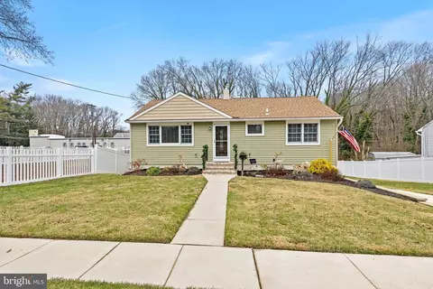 731 Candidus Ave, Woodbury Heights, NJ 08097