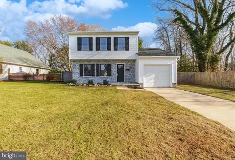 28 Barclay Dr, Blackwood, NJ 08012