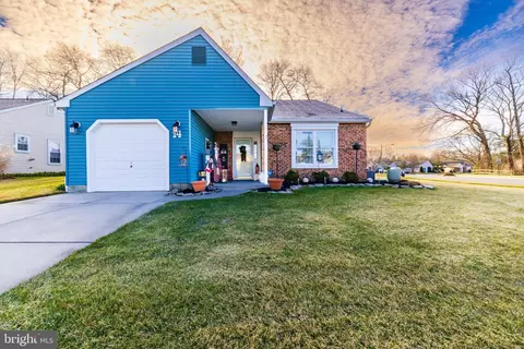 14 Lakebridge Dr, Woodbury, NJ 08096