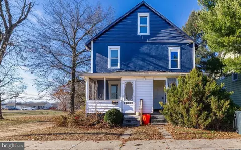 5 S 6 S Delaware St, Paulsboro, NJ 08066