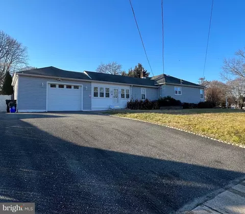 715 W Jersey Ave, Woodbury Heights, NJ 08097
