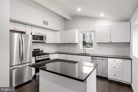 301 Laurel Ave, Williamstown, NJ 08094