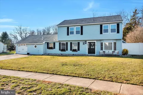 5 Auriga Ln, Sewell, NJ 08080