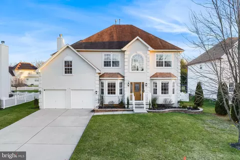 8 Kindle Ct, Clayton, NJ 08312