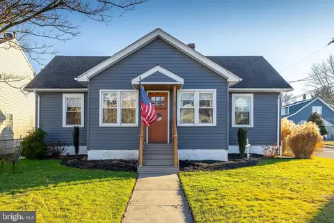 28 W Broad St, Gibbstown, NJ 08027