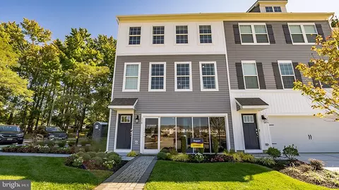 523 N Palace Dr, Glassboro, NJ 08028