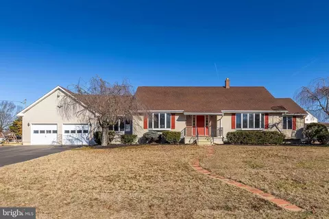 538 Lakeview Dr, Swedesboro, NJ 08085