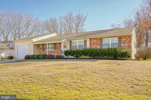 6 Comet Ct, Sewell, NJ 08080