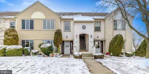 102 Yellowwood Ct, Glassboro, NJ 08028