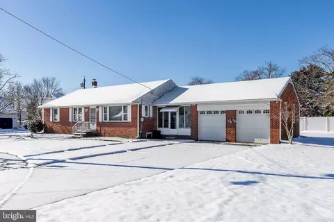97 Center St, Gibbstown, NJ 08027