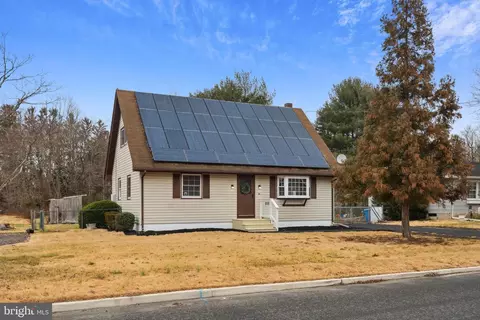 61 Walnut St, Clayton, NJ 08312