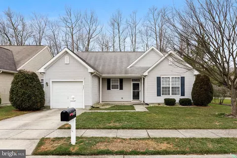 427 Periwinkle Dr, Deptford, NJ 08096