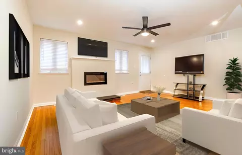 21 Beech Pl, West Deptford, NJ 08096