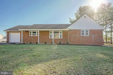 458 E Broad St, Gibbstown, NJ 08027