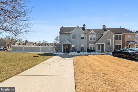 18 Meeting House Ln, Turnersville, NJ 08012