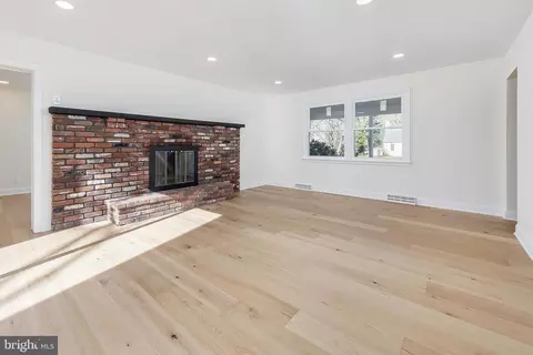 Living - 611 Pitman Ave, Pitman, NJ 08071 photo 3 of 4