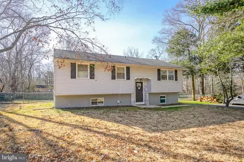 908 Lincoln Dr, Clayton, NJ 08312