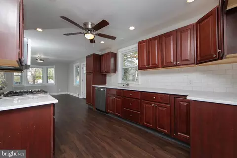 324 Elm Ave, Woodbury Heights, NJ 08097