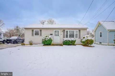220 New St E, Glassboro, NJ 08028