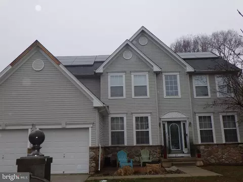 27 Hillside Dr, Swedesboro, NJ 08085