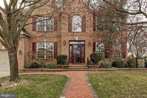 817 Renaissance Dr, Williamstown, NJ 08094