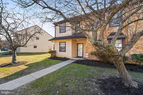 211 Allens Ln, Mullica Hill, NJ 08062