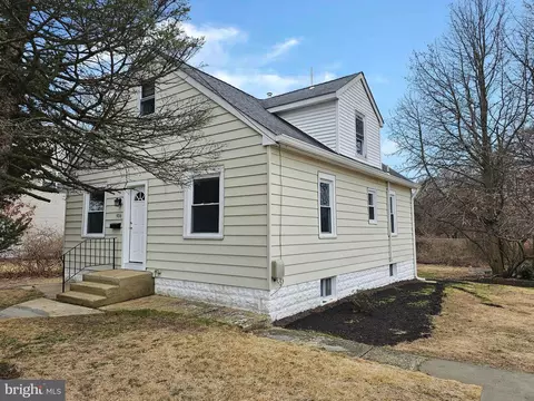 916 Woodlawn Ave, National Park, NJ 08063