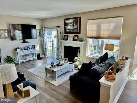 Living - 284 Rushfoil Dr, Williamstown, NJ 08094 photo 2 of 4