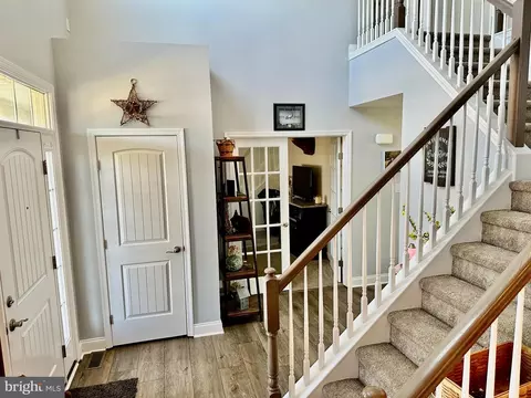 Entry Way - 284 Rushfoil Dr, Williamstown, NJ 08094 photo 3 of 5